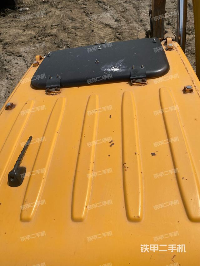 驾驶室顶部（整机外观）