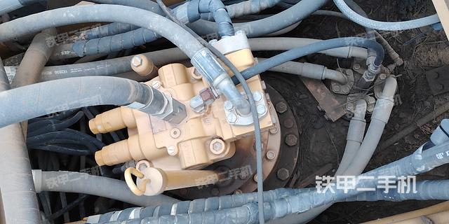 回转马达和主控阀（整机外观）