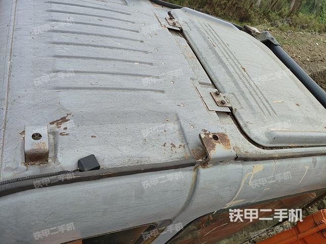 驾驶室顶部（整机外观）