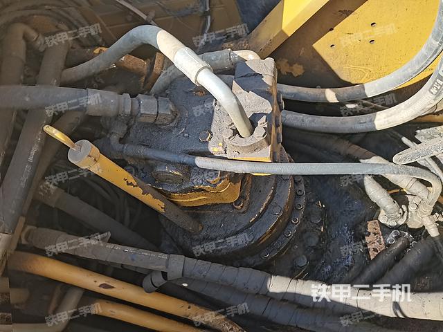 回转马达和主控阀（整机外观）