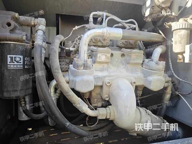 液压泵舱室正面整体（整机外观）