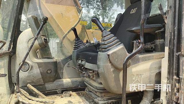 驾驶室整体（整机外观）