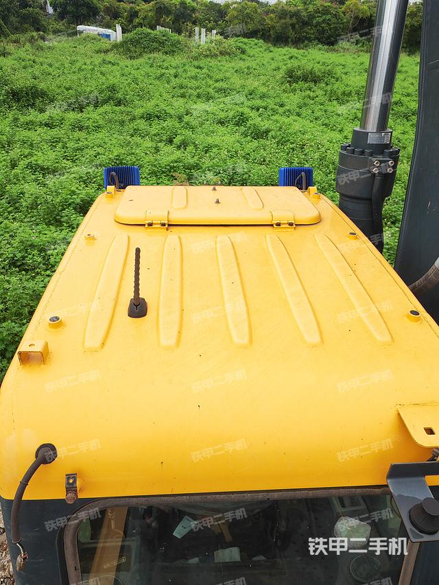 驾驶室顶部（整机外观）