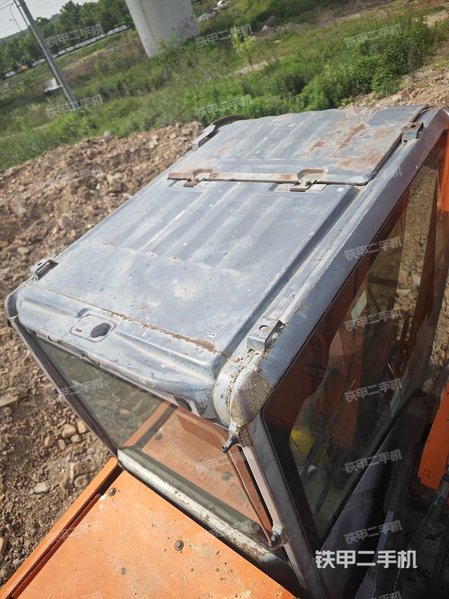 驾驶室顶部（整机外观）