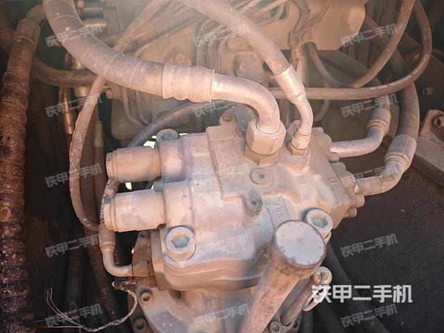 回转马达和主控阀（整机外观）