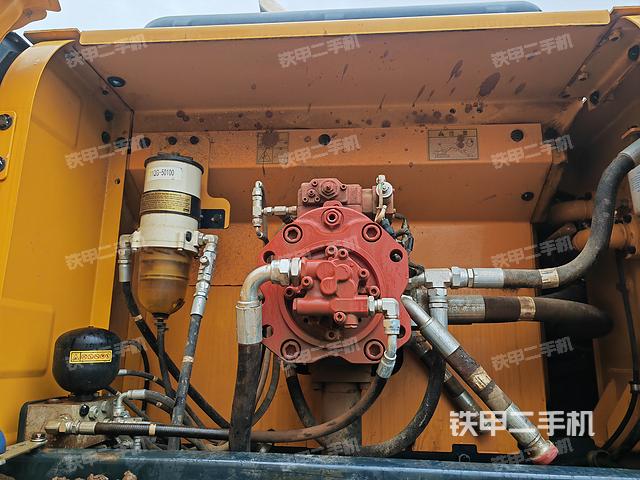 液压泵舱室正面整体（整机外观）