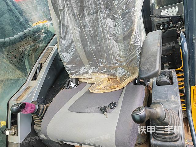 驾驶室整体（整机外观）