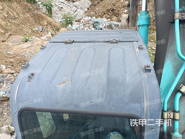 驾驶室顶部（整机外观）