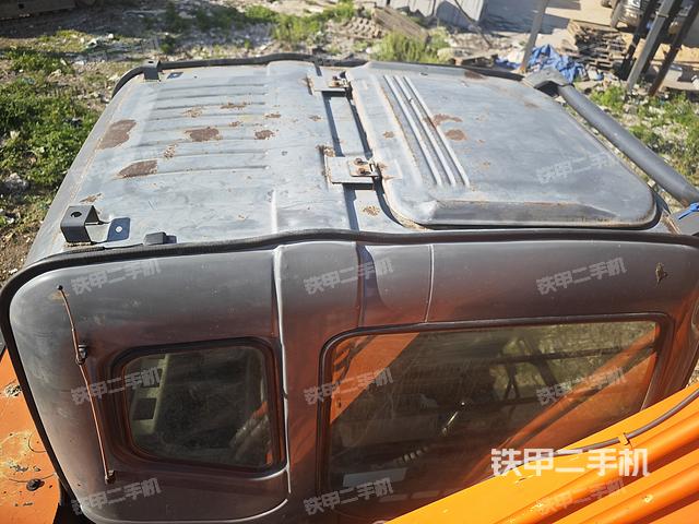 驾驶室顶部（整机外观）