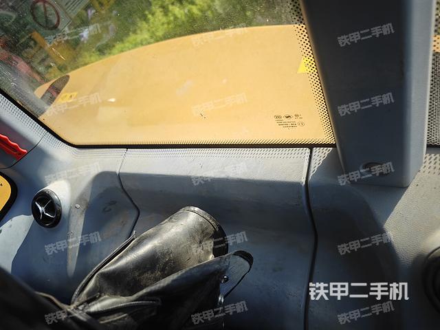 驾驶室顶部（整机外观）