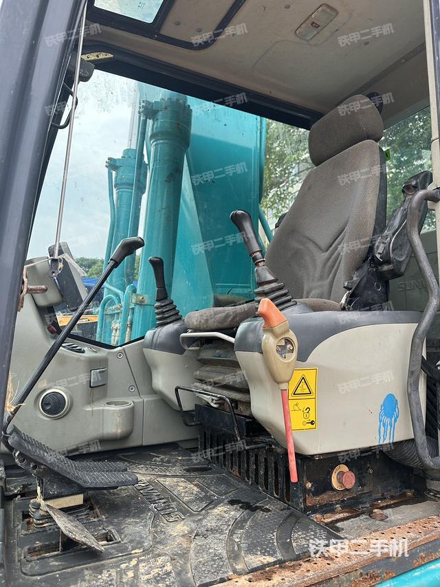 驾驶室整体（整机外观）