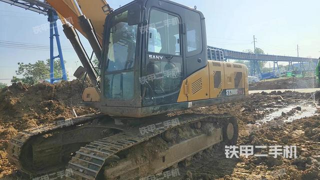 三一重工SY200C挖掘机
