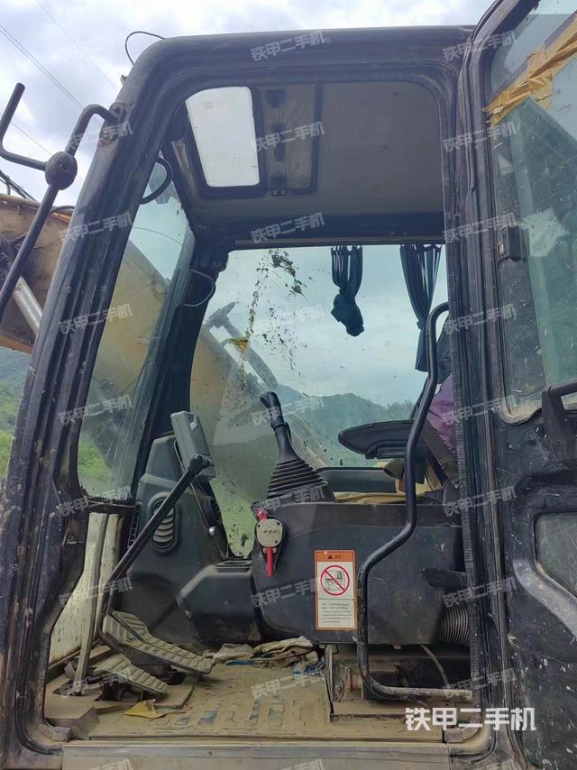 驾驶室整体（整机外观）