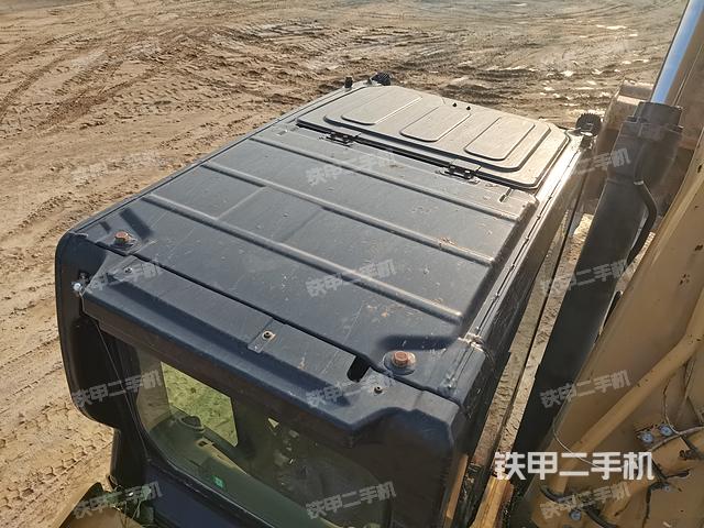 驾驶室顶部（整机外观）