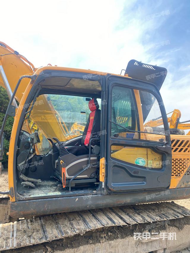 驾驶室整体（整机外观）