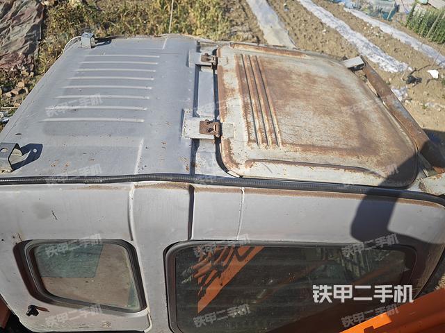 驾驶室顶部（整机外观）