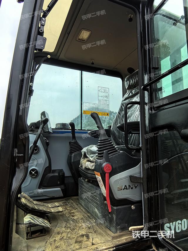 驾驶室整体（整机外观）