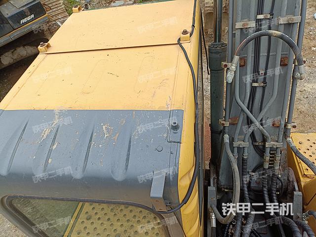 驾驶室顶部（整机外观）