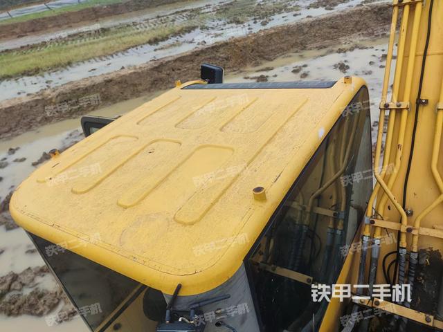 驾驶室顶部（整机外观）