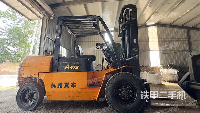 整机右侧（设备外观及核心部件）