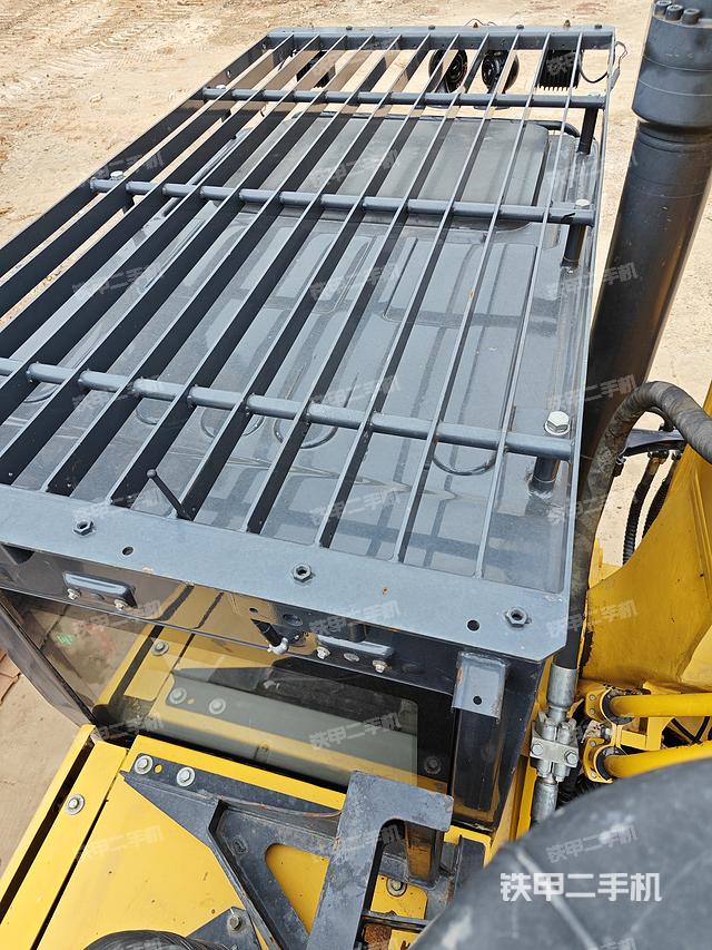 驾驶室顶部（整机外观）