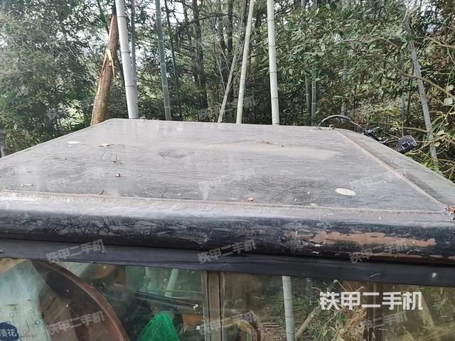 驾驶室顶部（整机外观）