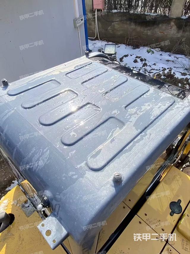 驾驶室顶部（整机外观）