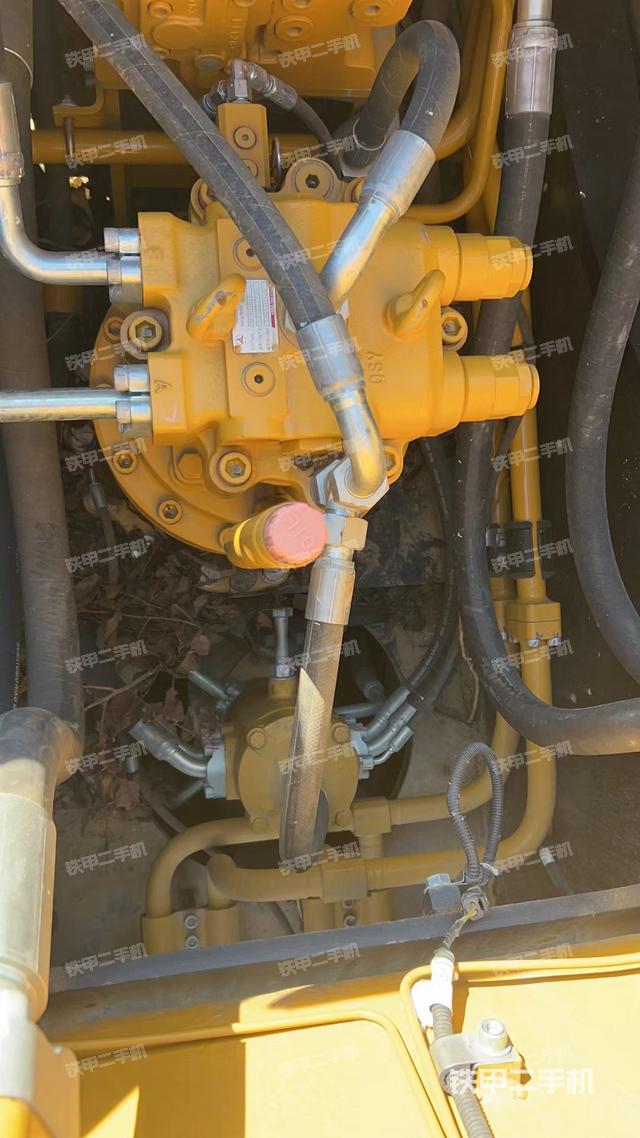 回转马达和主控阀（整机外观）