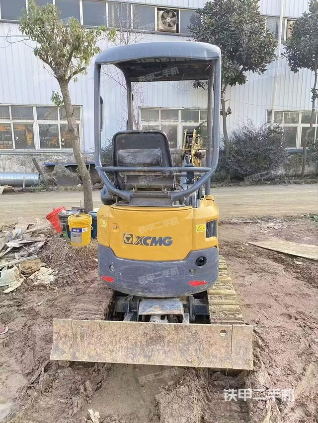 驾驶室顶部（整机外观）