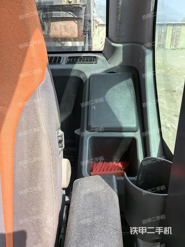 驾驶室整体（整机外观）