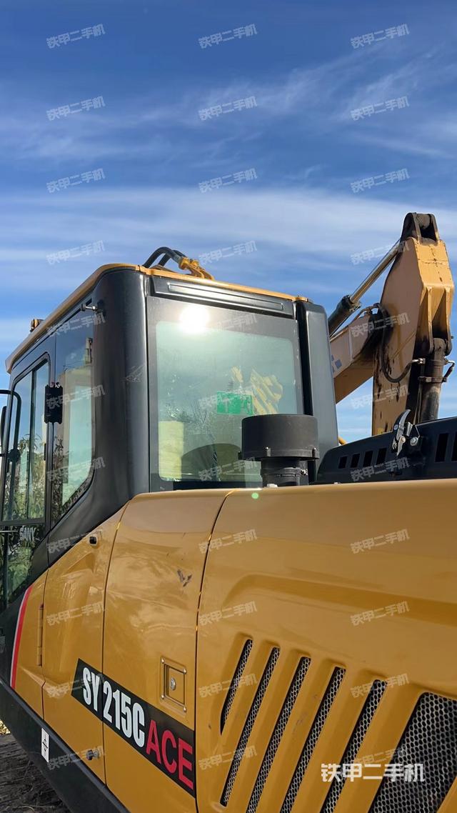 驾驶室顶部（整机外观）