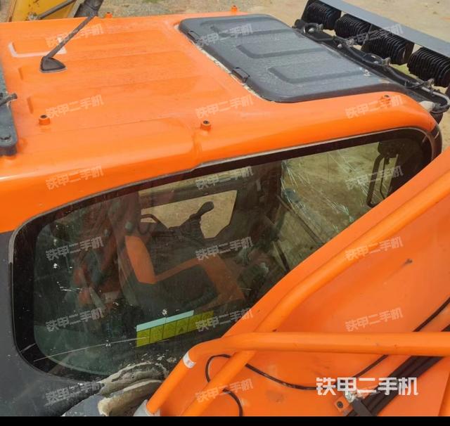 驾驶室顶部（整机外观）