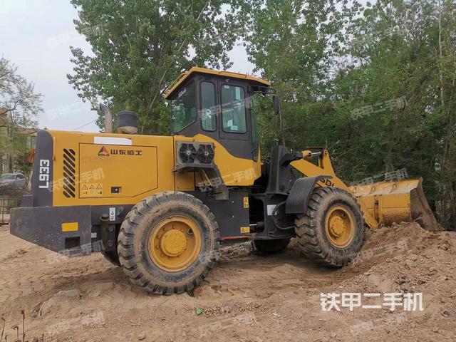 发动机右侧（整机外观及大件）