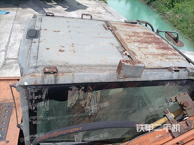 驾驶室顶部（整机外观）