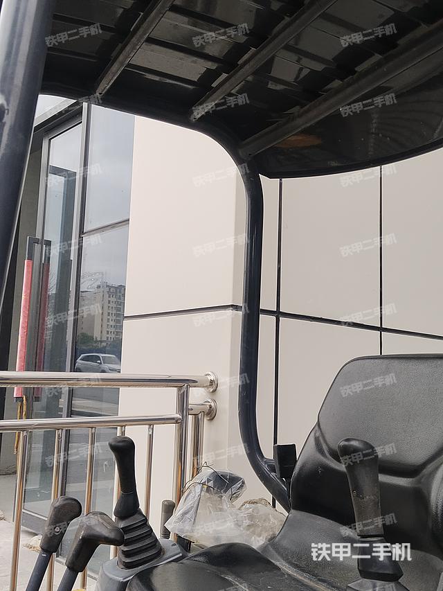 驾驶室整体（整机外观）