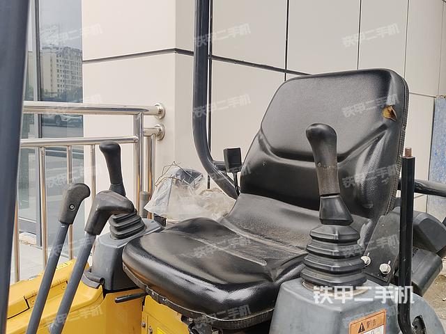 驾驶室顶部（整机外观）