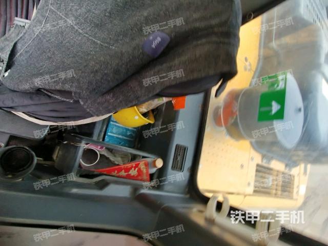 座椅右侧控制台/钥匙门/油门/含右手柄（驾驶室部分）