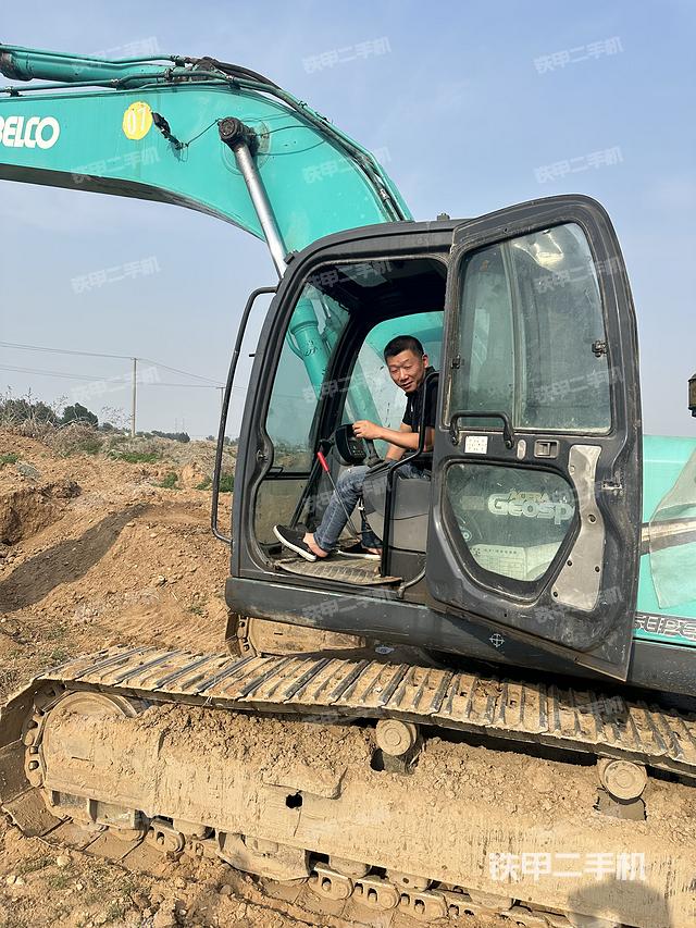 驾驶室顶部（整机外观）