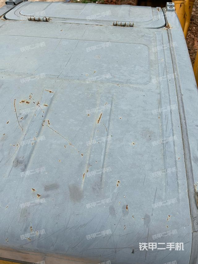 驾驶室顶部（整机外观）