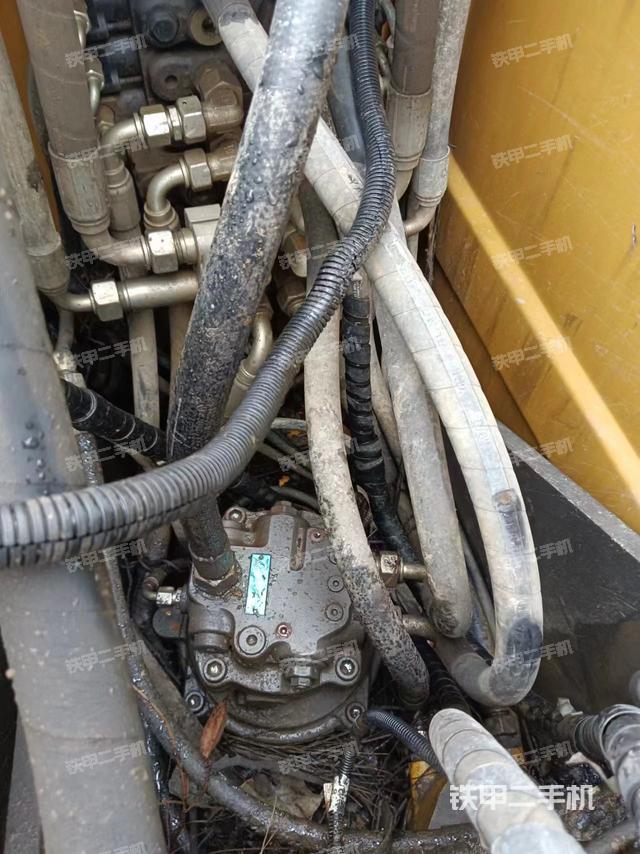 回转马达和主控阀（整机外观）