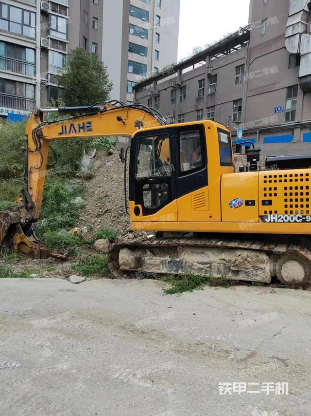 驾驶室顶部（整机外观）