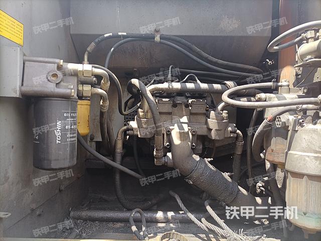 液压泵舱室正面整体（整机外观）