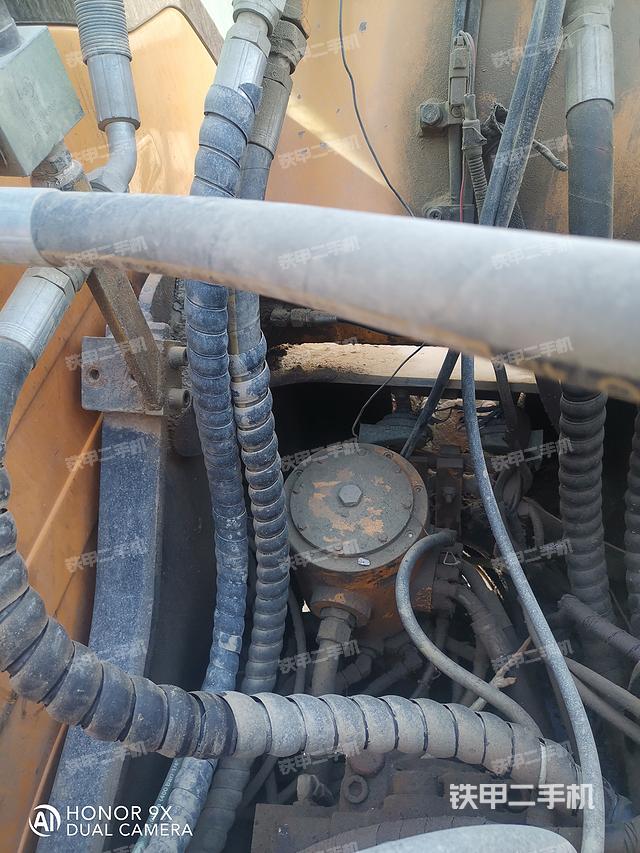 回转马达和主控阀（整机外观）