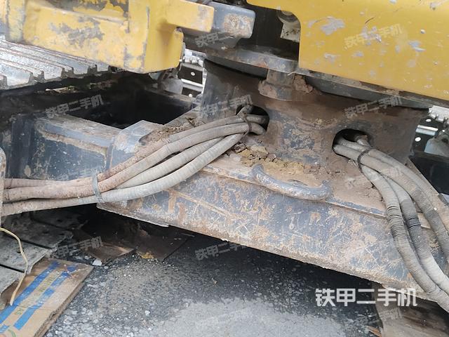 液压泵舱室正面整体（整机外观）