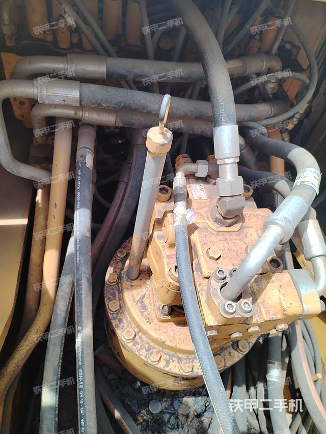 回转马达和主控阀（整机外观）