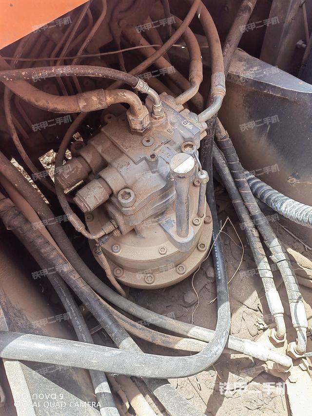 回转马达和主控阀（整机外观）