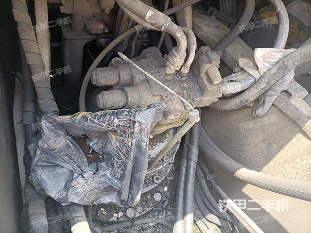 回转马达和主控阀（整机外观）