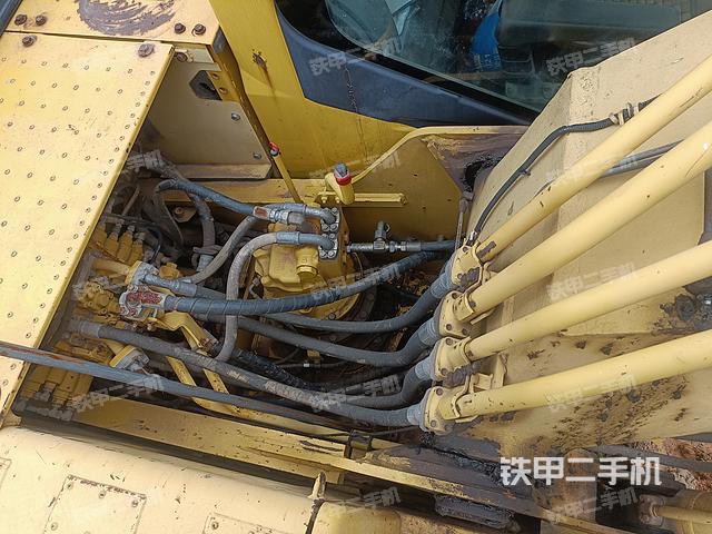 回转马达和主控阀（整机外观）