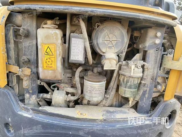 回转马达和主控阀（整机外观）