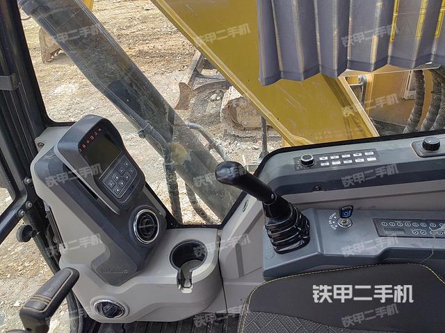 驾驶室整体（整机外观）